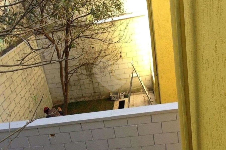Casa à venda com 2 quartos, sendo 1 suíte, no condomínio Residencial Vegas, São Paulo - SP