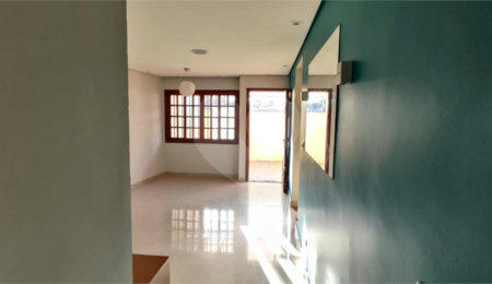 Casa à venda com 3 quartos, sendo 1 suíte, no condomínio Residencial Gabriela, São Paulo - SP