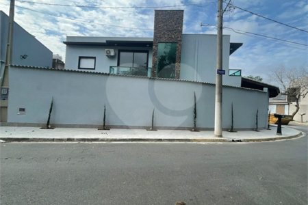Casa à venda com 3 quartos, sendo 1 suíte, no condomínio Real Park Tietê, Mogi das Cruzes - SP
