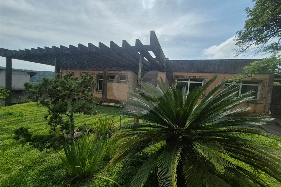Casa à venda com 3 quartos, sendo 1 suíte, no condomínio Alpes da Cantareira, Mairiporã - SP