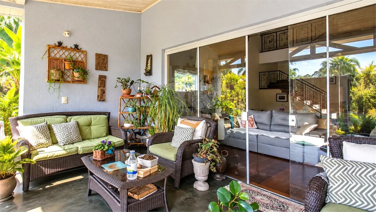 Casa à venda com 5 quartos, sendo 4 suítes, em Interlagos, São Paulo, SP