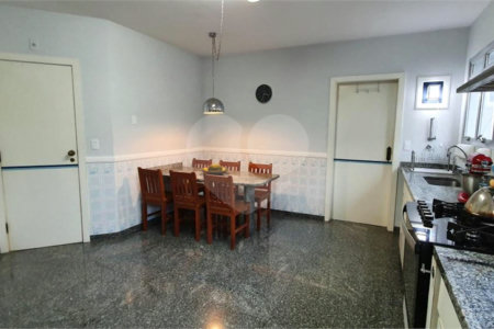 Casa à venda com 5 suítes em Jardim Leonor, São Paulo, SP