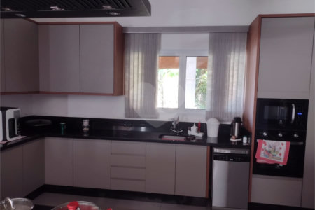 Casa à venda com 5 quartos, sendo 4 suítes, no condomínio Clube Florada Suzano, Suzano - SP