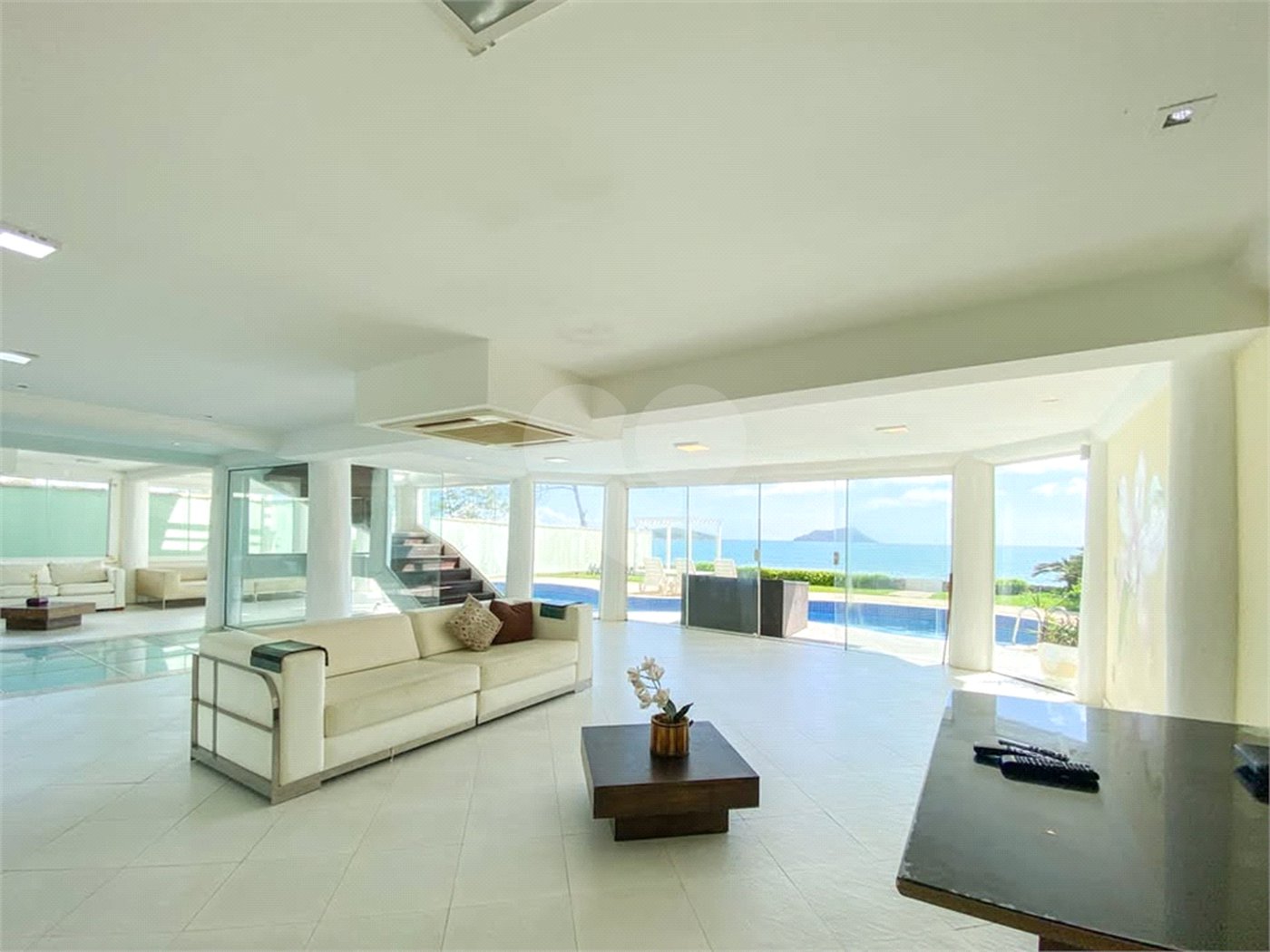 Casa à venda com 5 quartos, sendo 4 suítes, em Marina, Armação dos Búzios, RJ