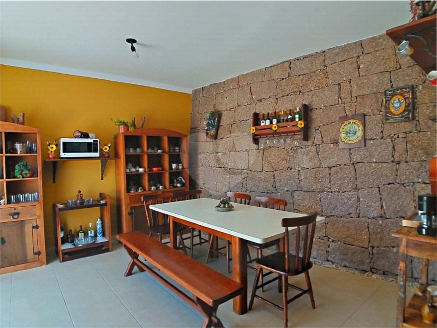 Casa à venda com 3 quartos, sendo 1 suíte, no condomínio Estância Marambaia, Vinhedo - SP