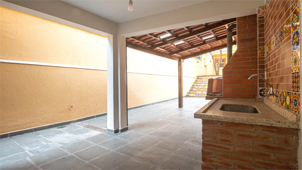 Sobrado à venda com 4 quartos, sendo 1 suíte, em Jardim Peri Peri, São Paulo, SP
