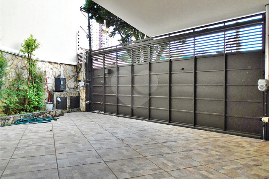 Casa à venda com 3 quartos, sendo 1 suíte, no condomínio Praça Doutor José Augusto César,8, São Paulo - SP