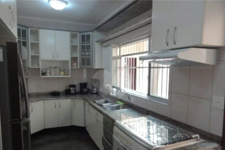 Sobrado à venda com 3 quartos, sendo 1 suíte, em Jardim São Luís, São Paulo, SP