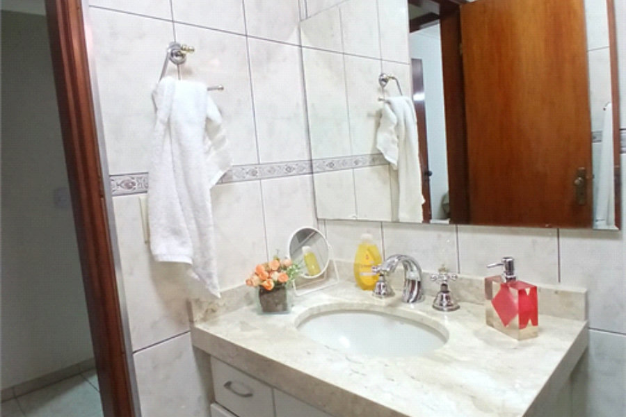 Casa à venda com 3 quartos, sendo 1 suíte, em Campo Limpo, São Paulo, SP