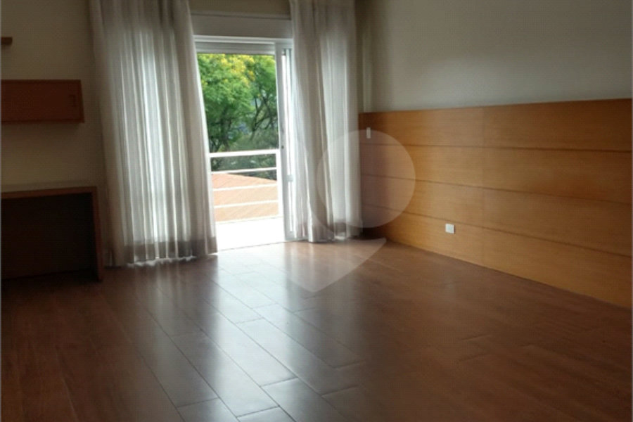 Sobrado à venda com 4 suítes em Tremembé, São Paulo, SP