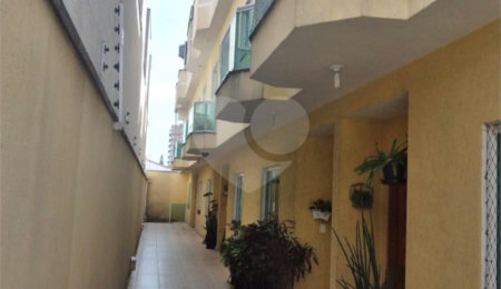 Casa à venda com 4 quartos, sendo 2 suítes,  no condomínio Miro Carvalho - Pitinga, São Paulo - SP