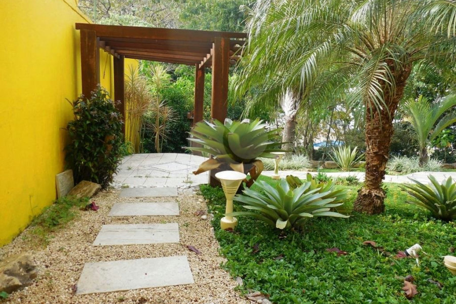 Casa à venda com 3 suítes no condomínio Itatinga I, São Paulo - SP