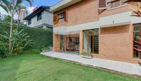 Casa à venda com 3 quartos, sendo 2 suítes,  no condomínio Granja do Morumbi, São Paulo - SP