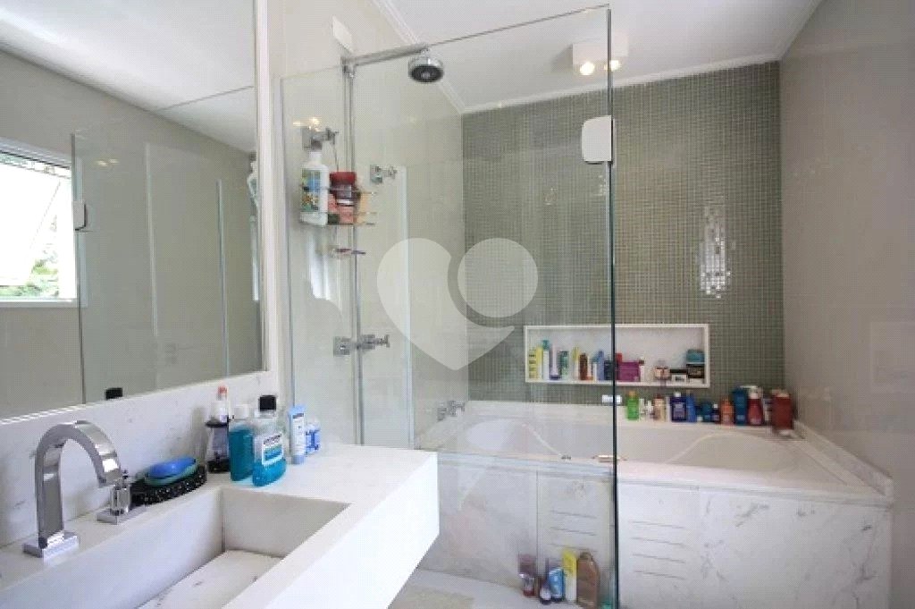 Casa à venda com 4 quartos, sendo 2 suítes, no condomínio Melbourne Residence, São Paulo - SP