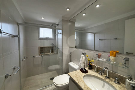 Apartamento para alugar com 3 suítes em Vila Romana, São Paulo, SP