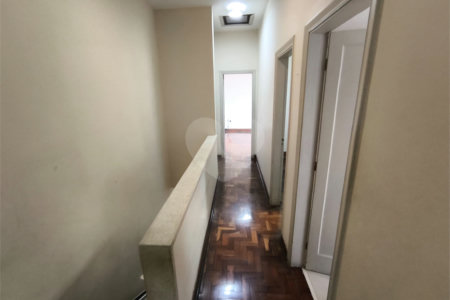 Sobrado à venda com 5 quartos, sendo 1 suíte, em Jardim Trussardi, São Paulo, SP
