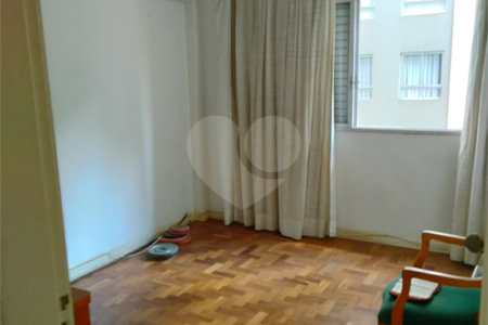 Apartamento à venda com 3 quartos, sendo 1 suíte,  em Aclimação, São Paulo, SP