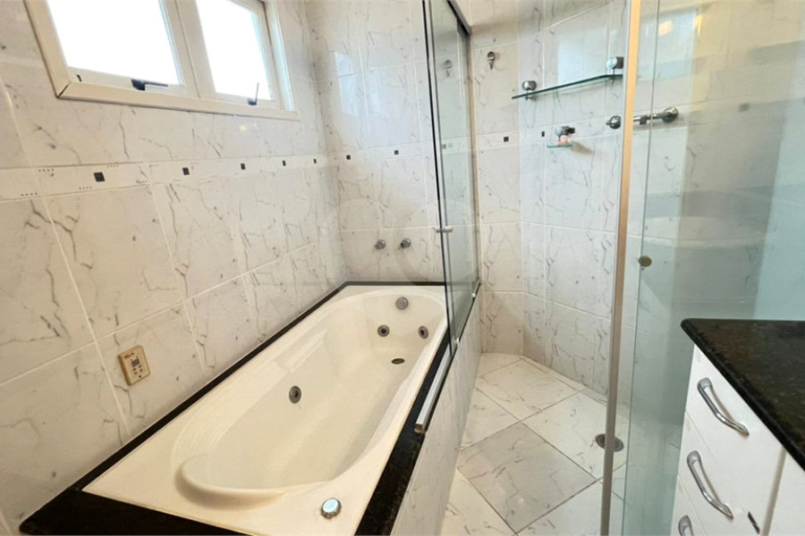 Casa à venda com 3 quartos, sendo 1 suíte, no condomínio Villagio Tramway, São Paulo - SP