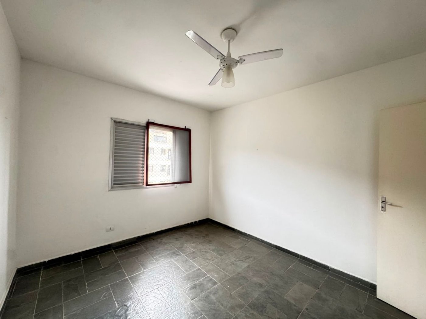 Apartamento com 2 dormitórios à venda, 70 m² por R$ 300.000,00 - Jardim Três Marias - Guarujá/SP