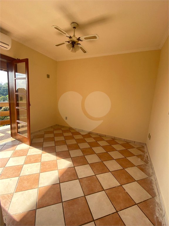 Casa à venda com 3 quartos, sendo 1 suíte, no condomínio Estância Marambaia, Vinhedo - SP