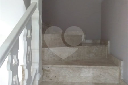 Sobrado à venda com 3 quartos, sendo 1 suíte, em Vila Galvão, Guarulhos, SP