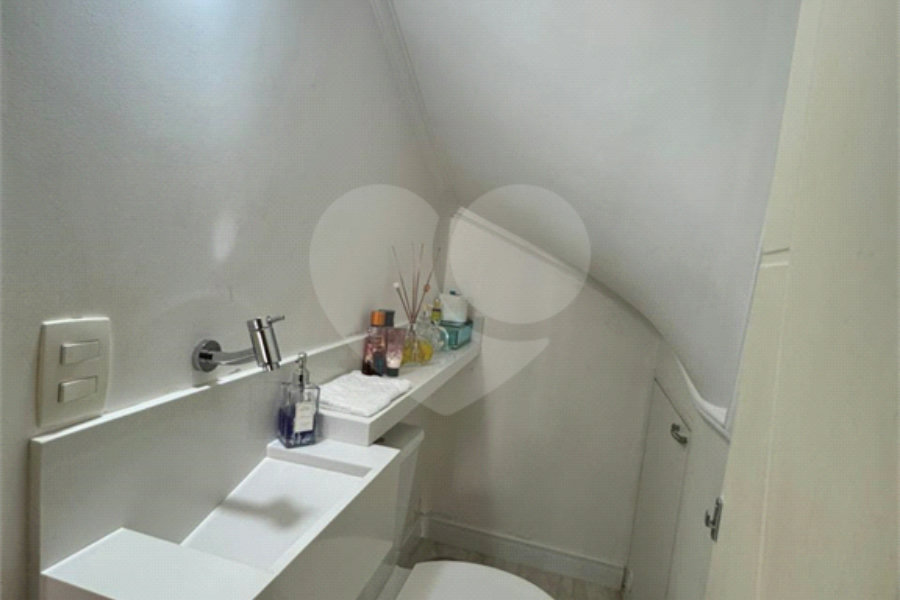 Casa à venda com 3 quartos, sendo 1 suíte, no condomínio Villagio Staluccia, São Paulo - SP