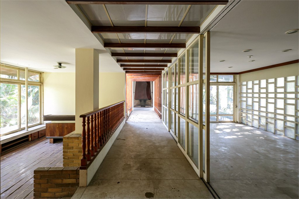 Casa à venda com 5 quartos, sendo 3 suítes, no condomínio Chácara Flora, São Paulo - SP