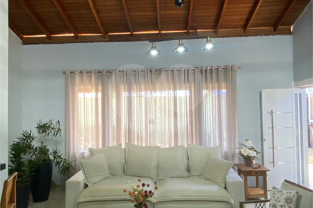 Casa à venda com 2 suítes em Jardim Aclimação, Araraquara, SP