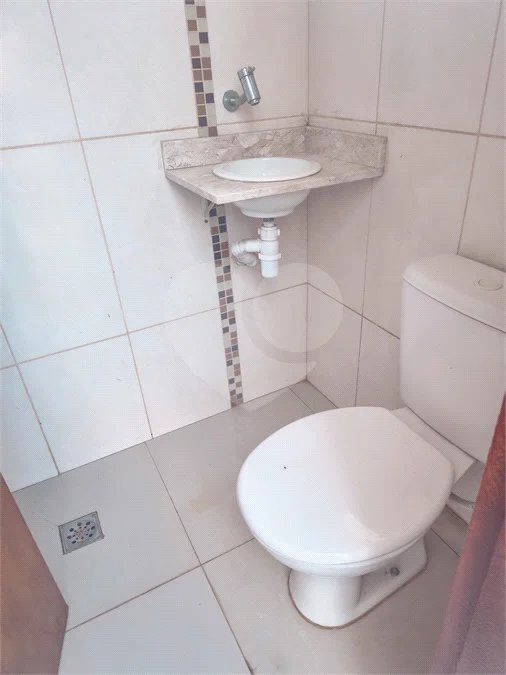 Casa com Suíte Master, Closet, Piscina e Espaço Gourmet Próxima ao Parque Ecológico- 03 quartos -com quintal