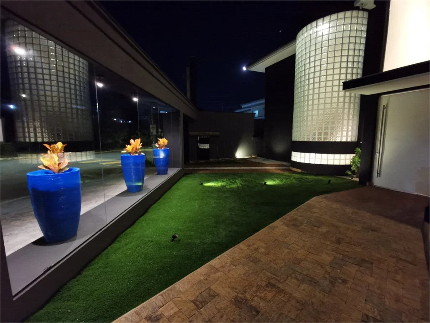 Casa à venda ou para alugar com 4 suítes em Parque dos Príncipes, São Paulo, SP