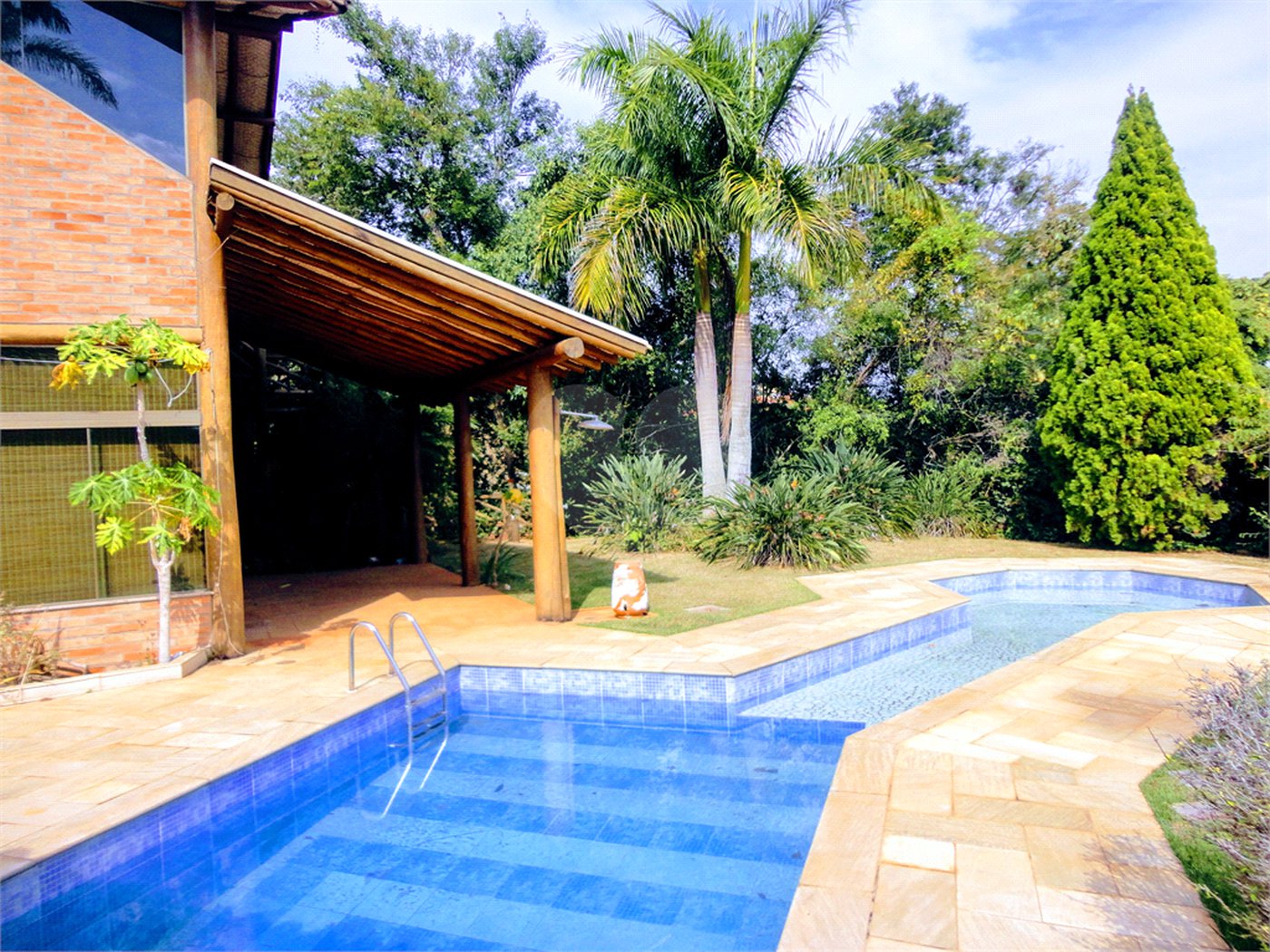 Casa à venda com 4 suítes no condomínio Estância Marambaia, Vinhedo - SP