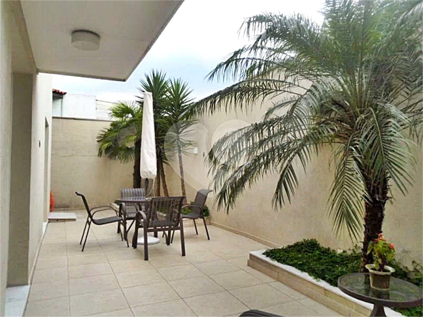 Casa à venda com 4 suítes no condomínio Chácara das Rosas, São Paulo - SP