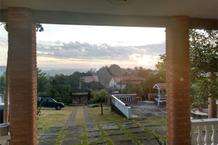 Casa à venda com 5 quartos, sendo 2 suítes, no condomínio Terras de Santa Rosa, Salto - SP