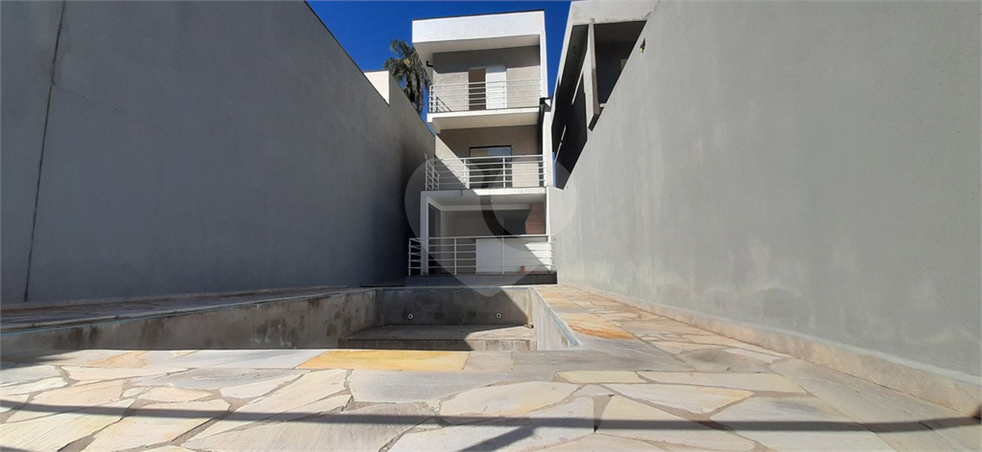 Sobrado à venda com 3 quartos, sendo 1 suíte, em Serra da Cantareira, Mairiporã, SP