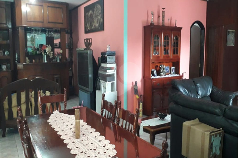 Casa à venda com 4 quartos, sendo 2 suítes, no condomínio Gleba II, Mairiporã - SP