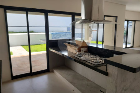Casa à venda com 3 suítes no condomínio Santa Isabel I, Louveira - SP