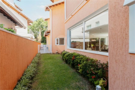 Casa à venda com 5 quartos, sendo 4 suítes, no condomínio Figueira Garden, Atibaia - SP
