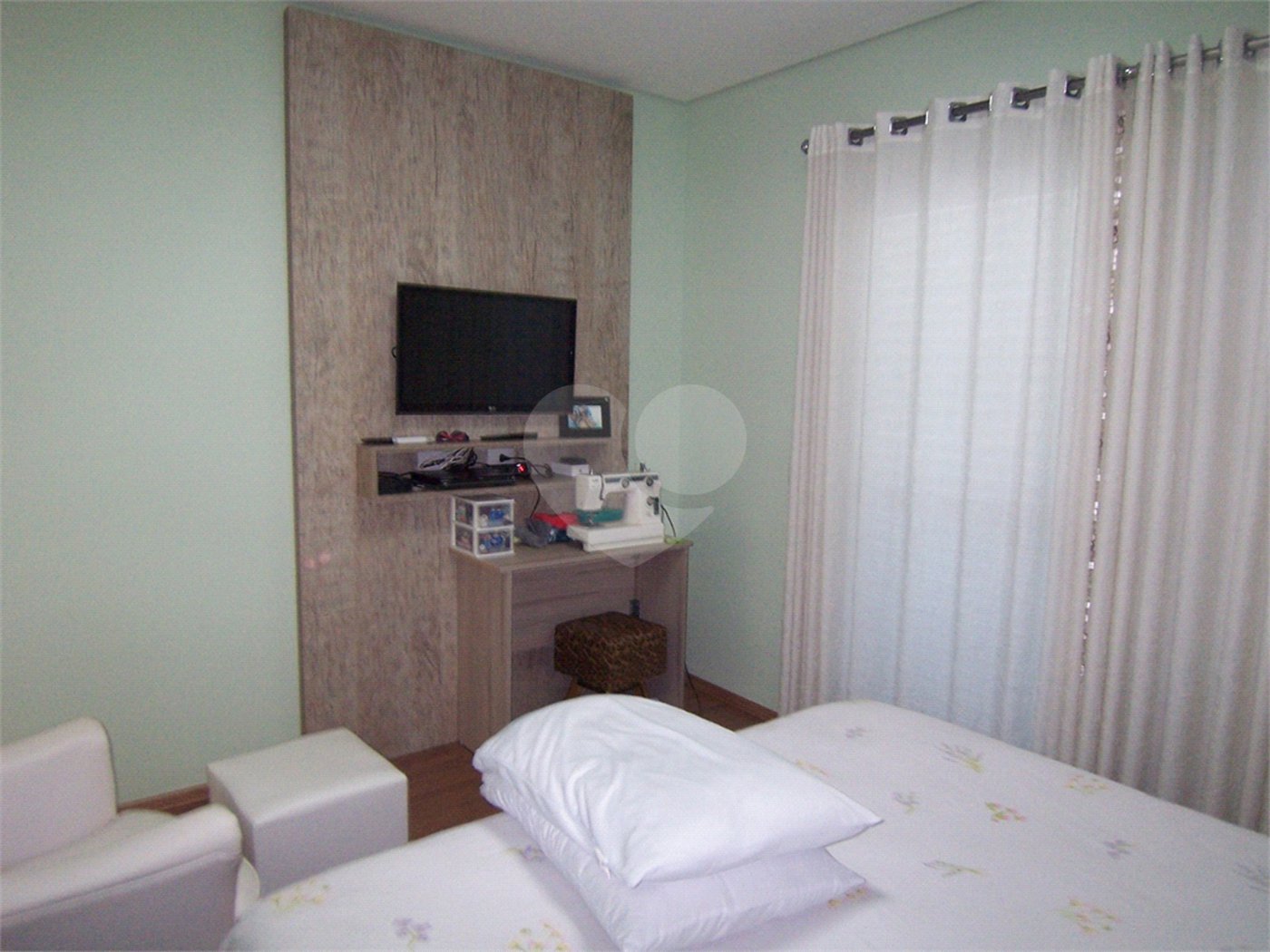 Casa à venda com 3 suítes no condomínio Residencial Recanto dos Paturis, Vinhedo - SP