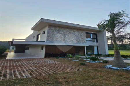 Casa à venda com 3 suítes no condomínio Lagú, São Roque - SP