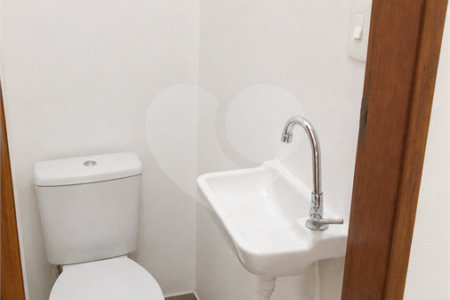 Sobrado à venda com 3 quartos, sendo 1 suíte,  em Vila Linda, Santo André, SP