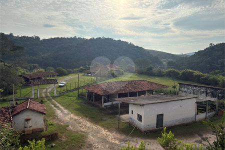 Sítio à venda com 3 quartos, sendo 1 suíte, no Centro, Guararema, SP