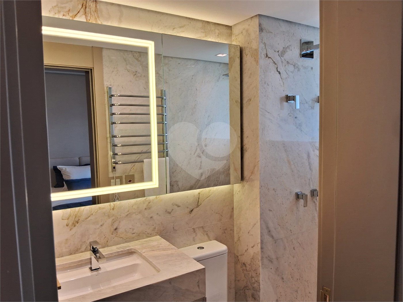 Apartamento à venda com 3 suítes em Moema, São Paulo, SP