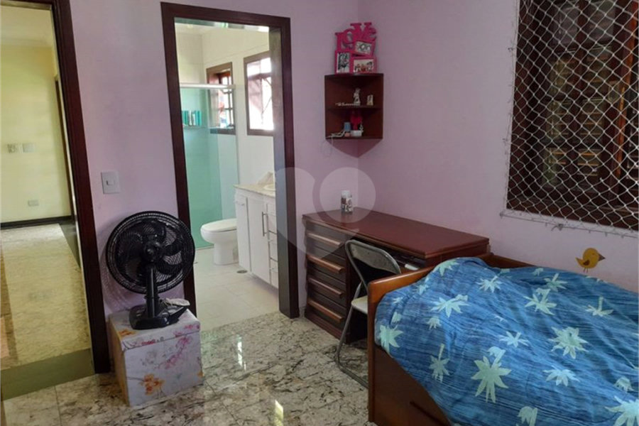 Sobrado à venda com 3 suítes em Vila Romero, São Paulo, SP