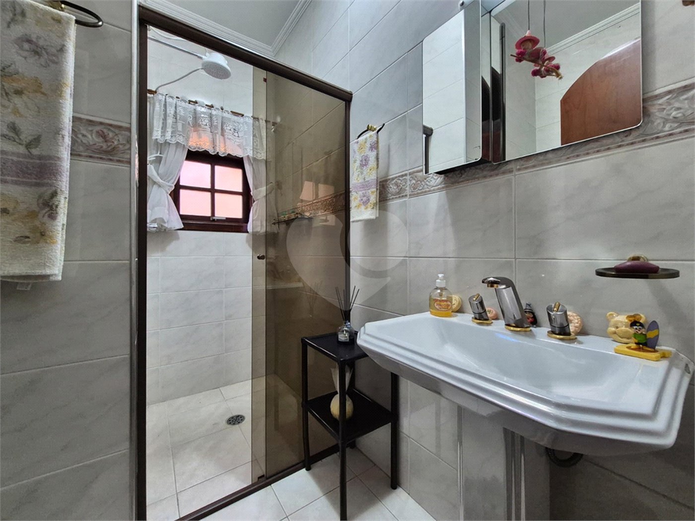 Sobrado à venda com 3 quartos, sendo 1 suíte, em Jardim Sarah, São Paulo, SP