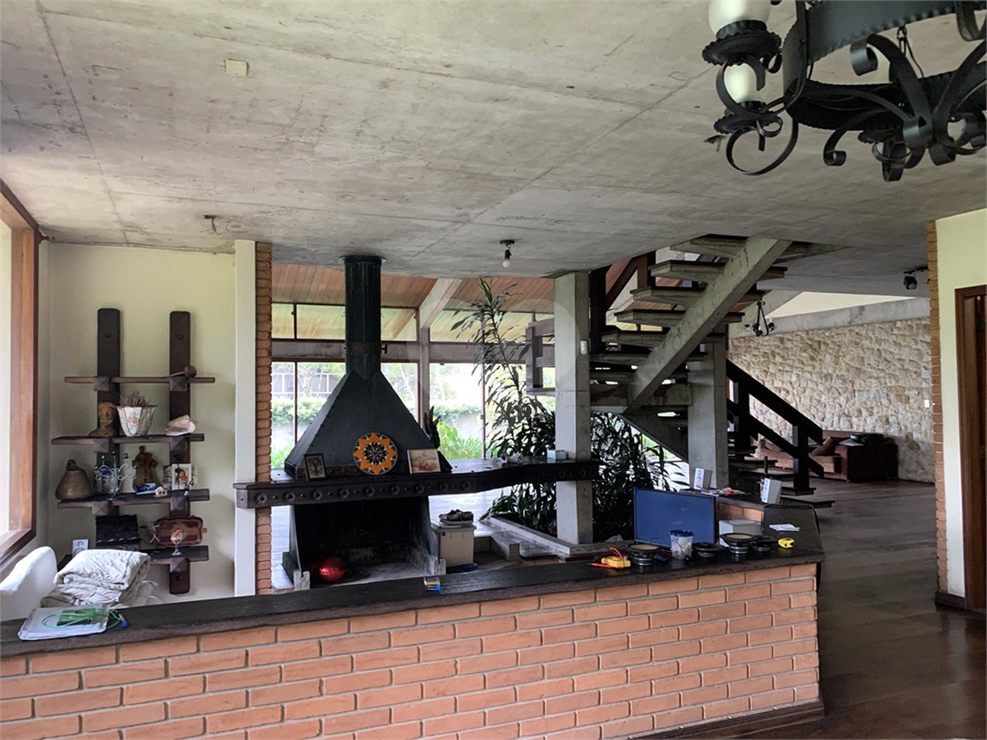 Sobrado à venda com 4 quartos, sendo 2 suítes,  em Tremembé, São Paulo, SP