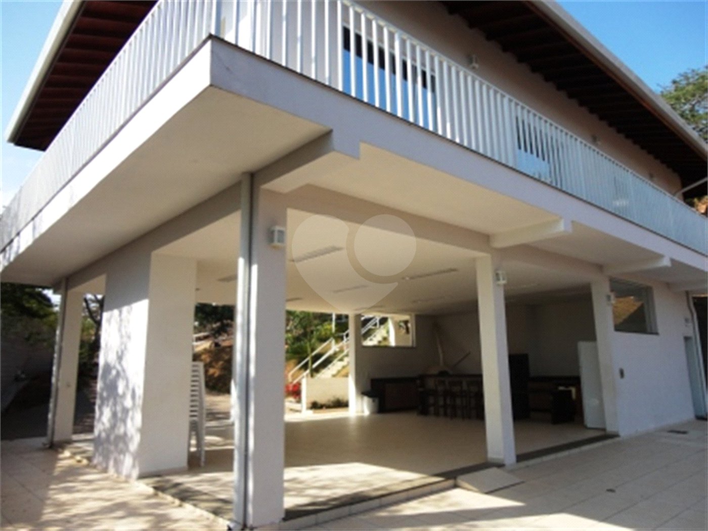 Casa à venda com 3 quartos, sendo 2 suítes, no condomínio Águas da Serra, Valinhos - SP