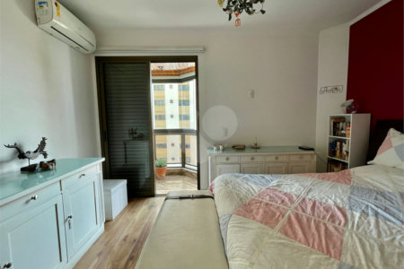 Apartamento à venda com 4 quartos, sendo 3 suítes, em Campo Belo, São Paulo, SP