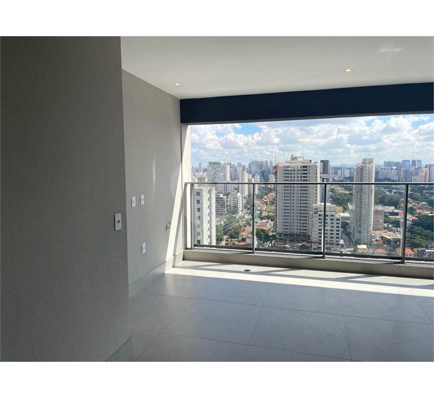 Apartamento à venda com 3 suítes em Campo Belo, São Paulo, SP