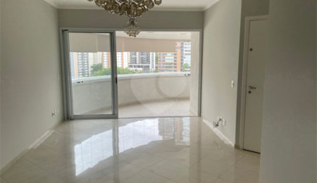 Apartamento à venda com 3 suítes em Campo Belo, São Paulo, SP