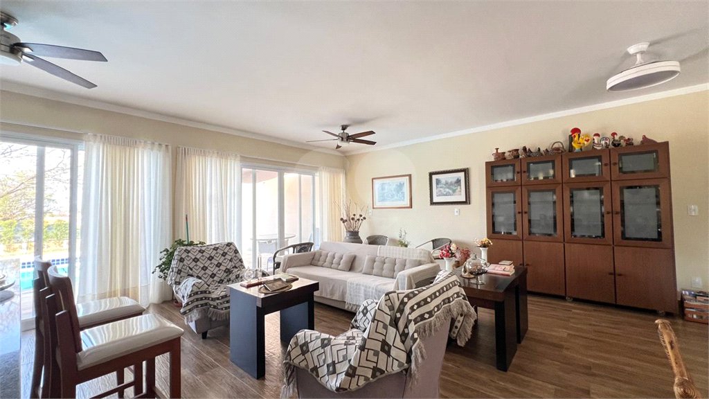 Casa à venda com 3 suítes no condomínio Haras Paineiras, Salto - SP